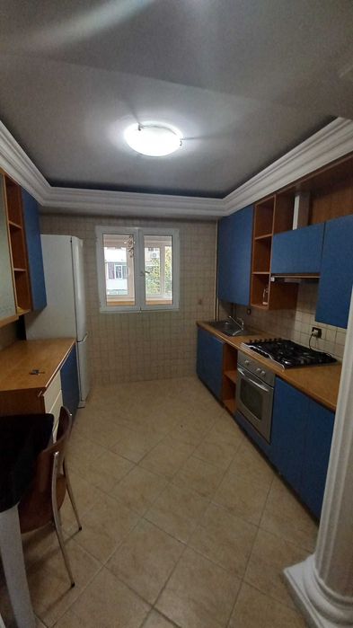 Inchiriez apartament cu 3 camere zona piata sudului