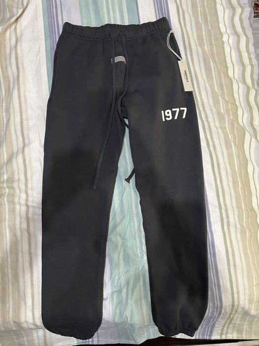 Essentials  панталони