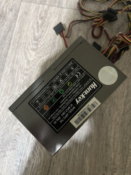 Блок питания 700w Huntkey