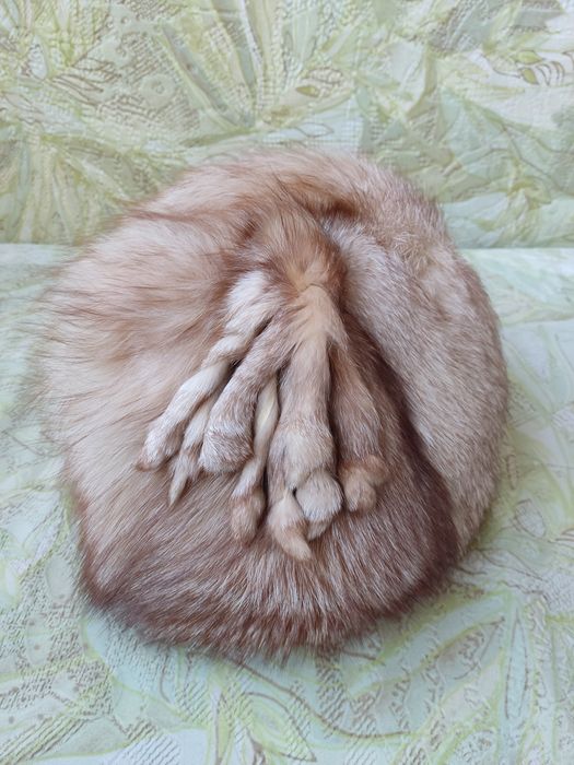 Продам песцовую шапку.