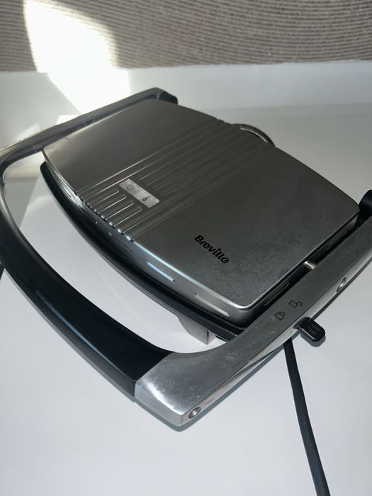 Aparat de Sandvisuri/Panini Breville