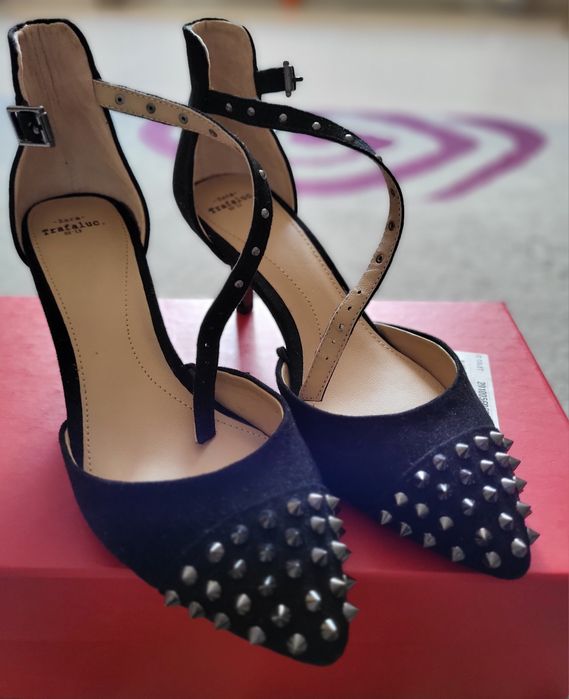 Pantofi Zara cu ținte metalice pe partea din fata