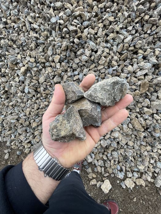 Livrez la comanda clientului sort nisip piatra concasata cribluri balast refuz de ciur si alte materiale folosite la constructii