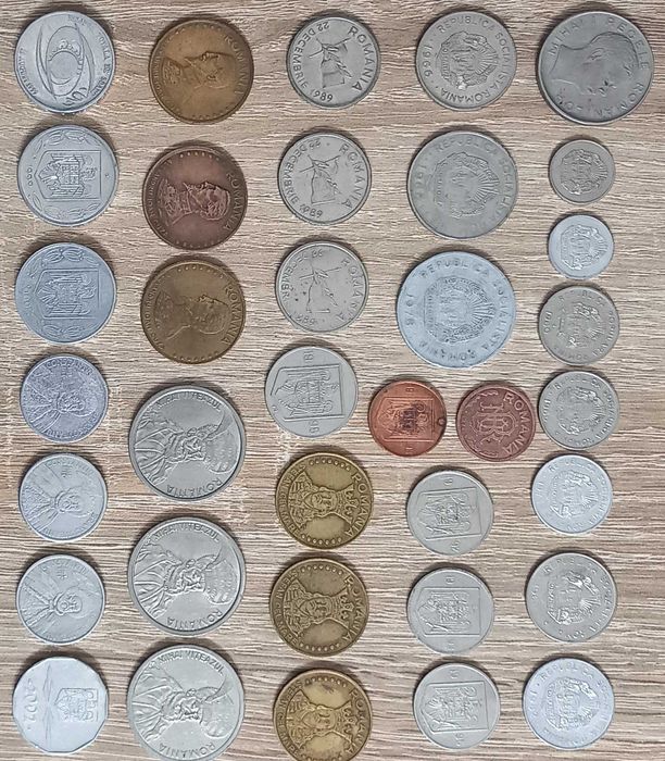 36 monede ani diferiti si 3 bancnote
