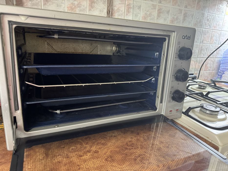 Продам мини электропечь Artel