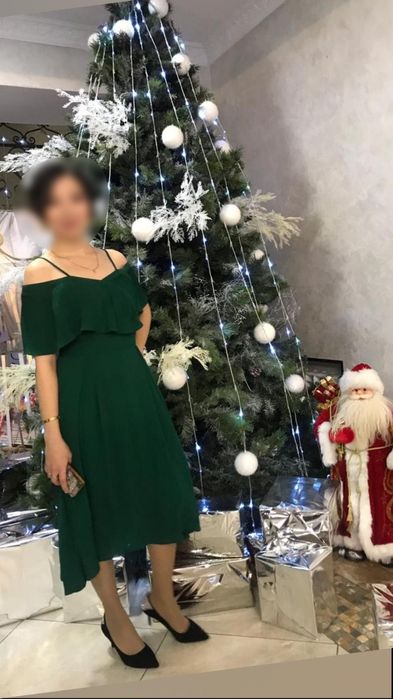 Вечернее зелёное платье