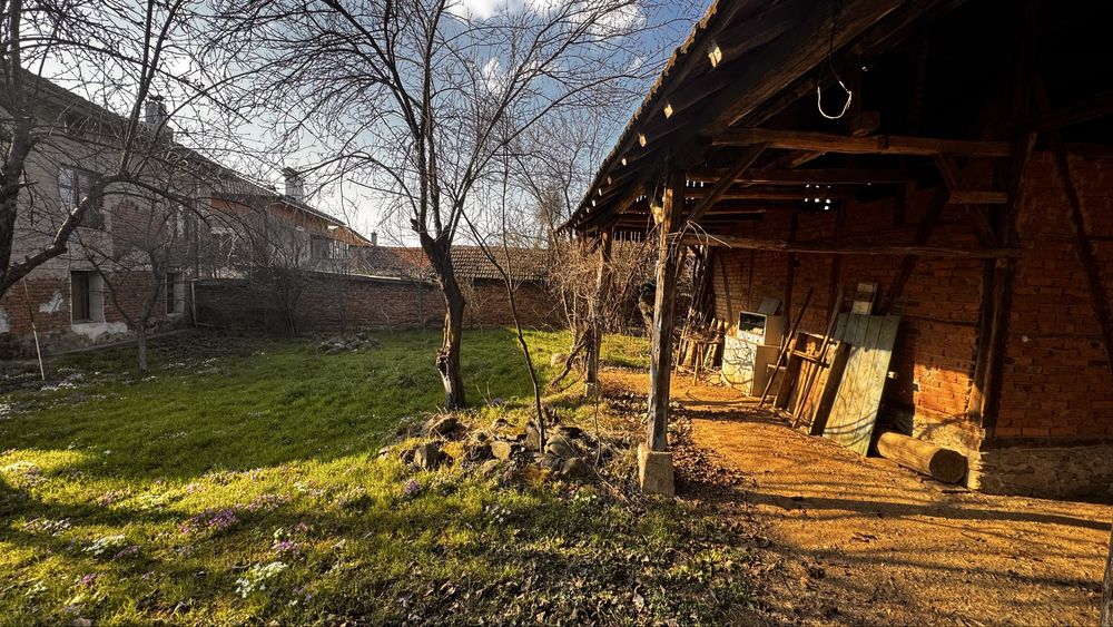 Къща с двор в с. Трудовец, общ. Ботевград