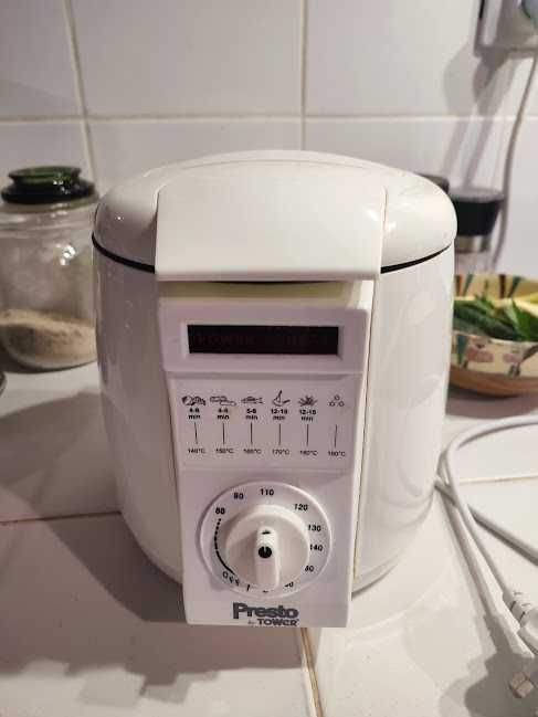 Friteuza -Presto Tower