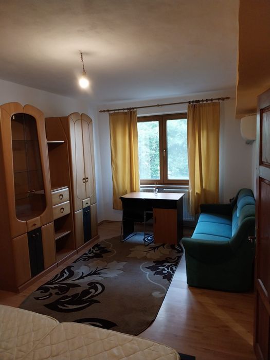 Închiriez garsonieră Valea Roșie