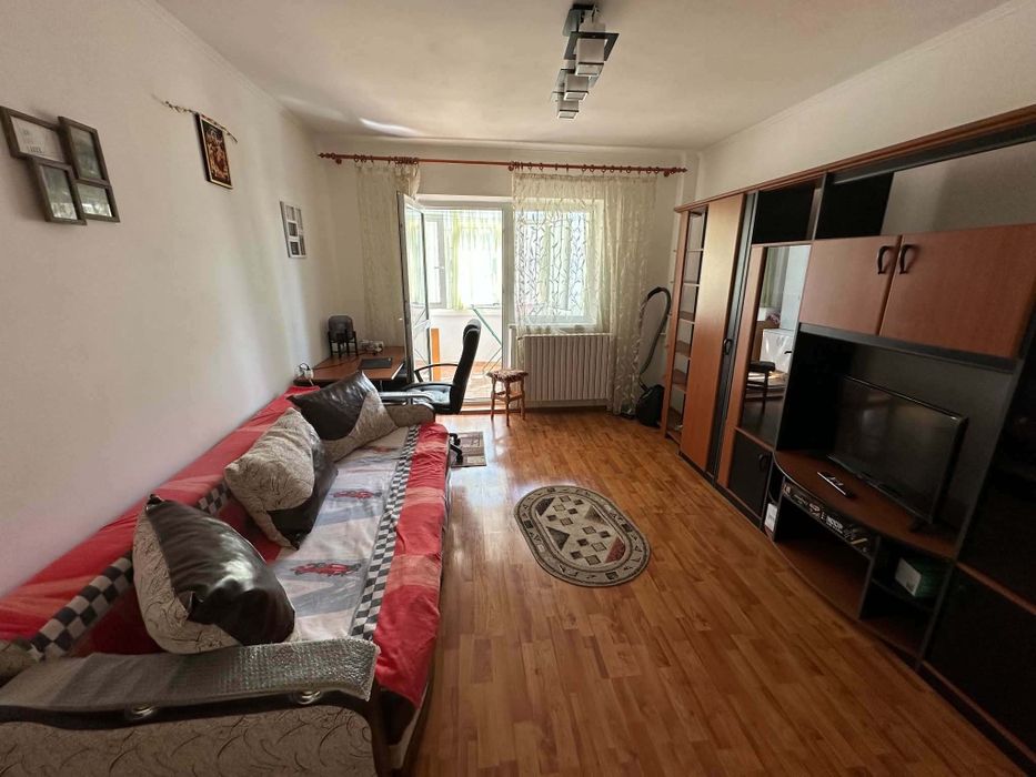 Apartament de inchiriat, 2 camere, decomandat, etaj 2, Strada Stejarului (in spate la Liceul Radu Negru), Fagaras