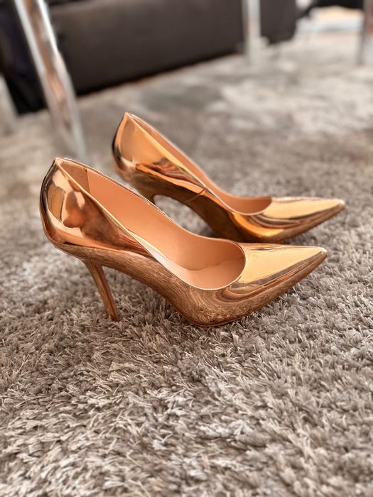 Liu Jo обувки в златен цвят - 39 размер, носени веднъж