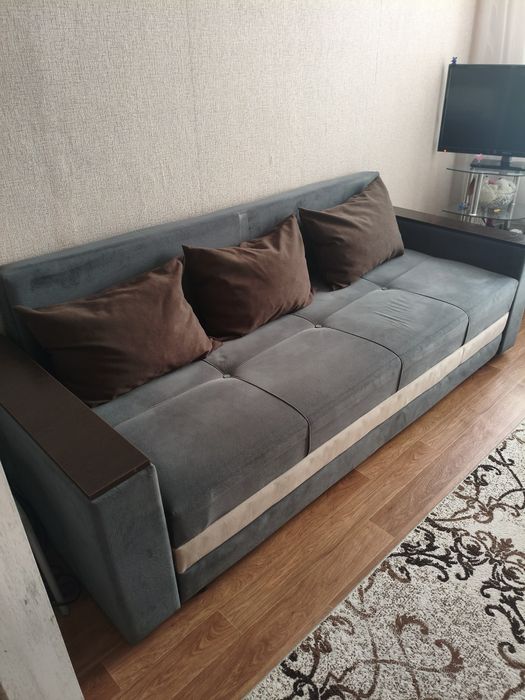 Продам диван б/у в хорошем состоянии.