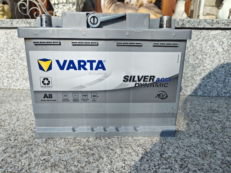 Vând baterie auto,AGM,start-stop