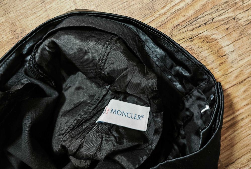 Moncler Оригинален дамски панталон размер 42