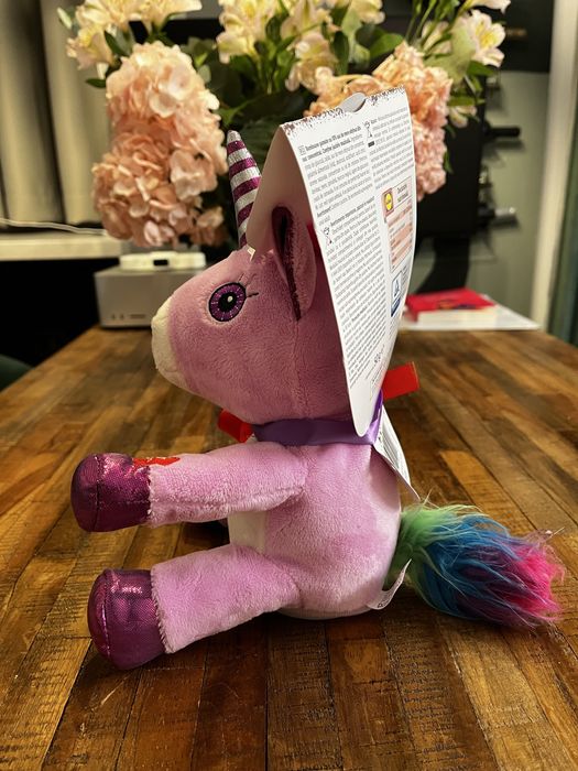 Unicorn Interactiv pufos – NOU cu etichetă (Repetă ce spui)