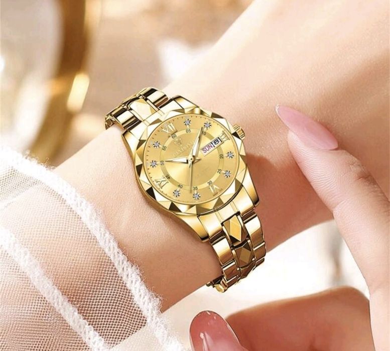 Различни модели дамски календарни кварцови часовници