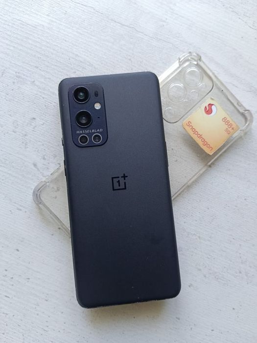 OnePlus 9 Pro ..