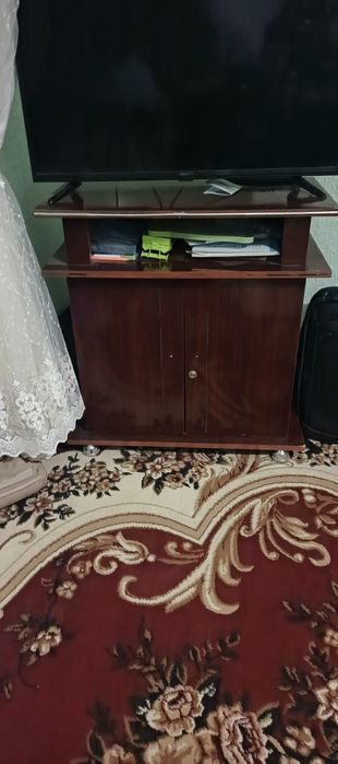 2 та шкаф ва подставка