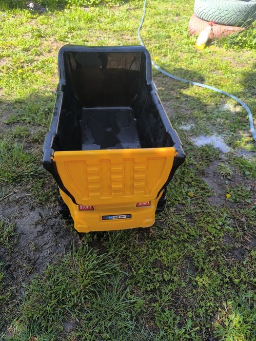 Продавам играчки за двора