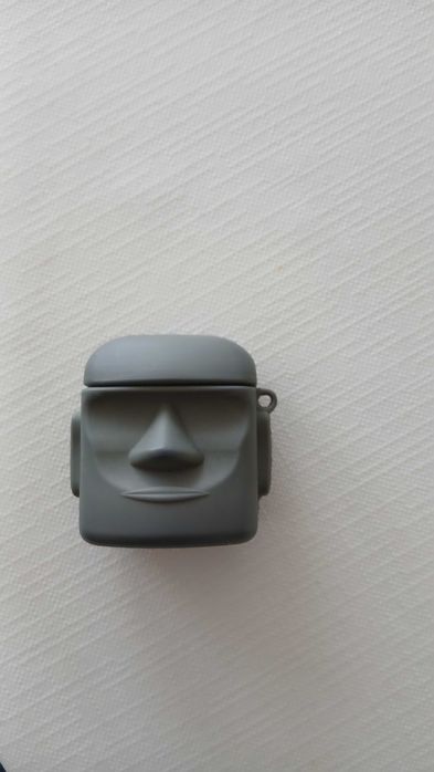 Безжични слушалки AirPods с функция handsfree.