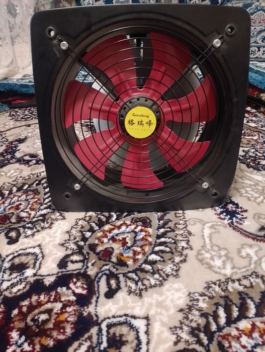 Issiqxona va molxona uchun havo tortuvchi parrak.