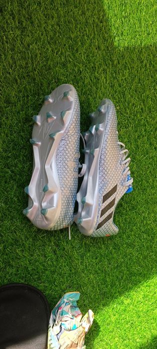 Чисто нови професионални футболни обувки ( бутонки ) Adidas Messi 16.1