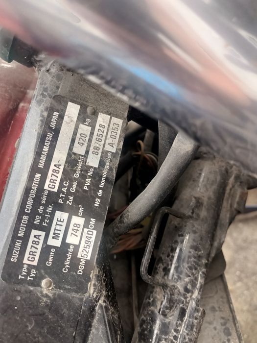 Здравствуйте продаю мотоцикл модель Suzuki