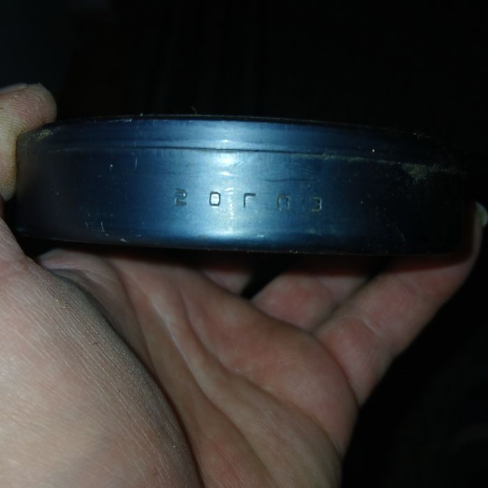 Продавам хидравлична помпа за управлението на ТК-80 БОЛГАР и аксиален лагер