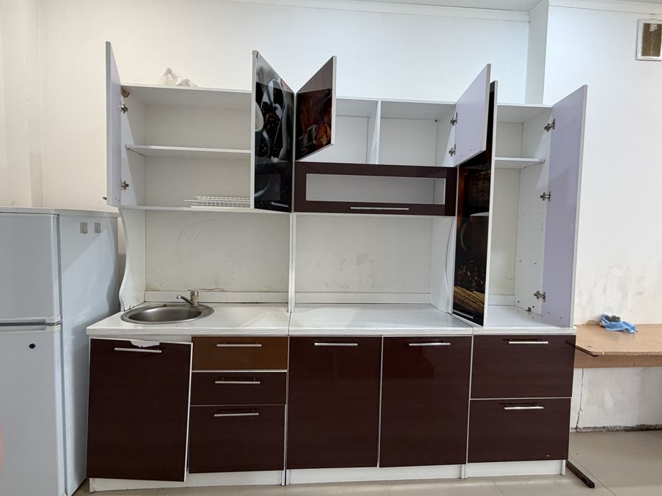 Продам кухонный гарнитур  б/у