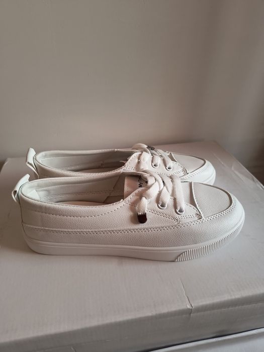 Дамски гуменки, бели