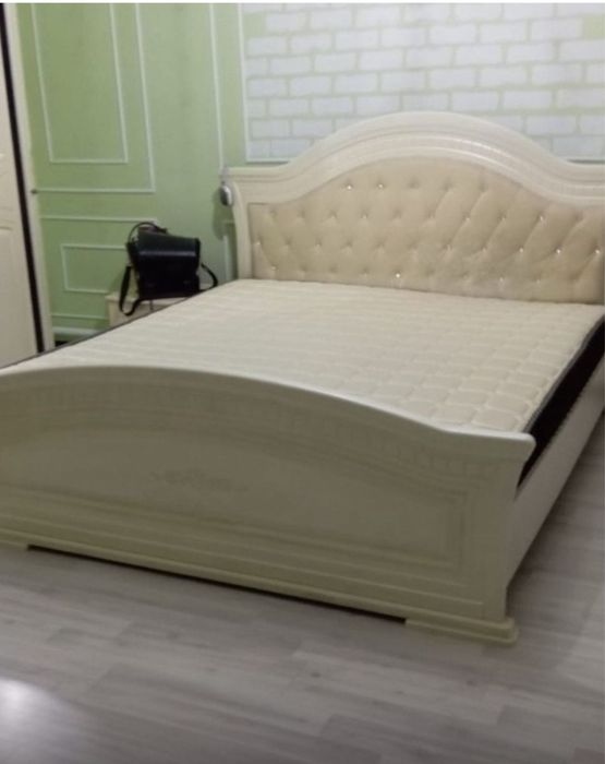 Продам кровать двухспальную
