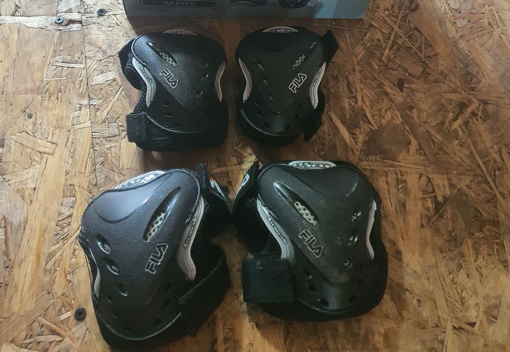 Set cotiere si genunchiere FILA, stare f buna!