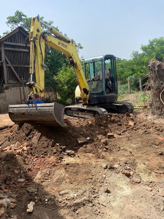 Executam lucrări cu excavatoru, transport  agregate, utilaje