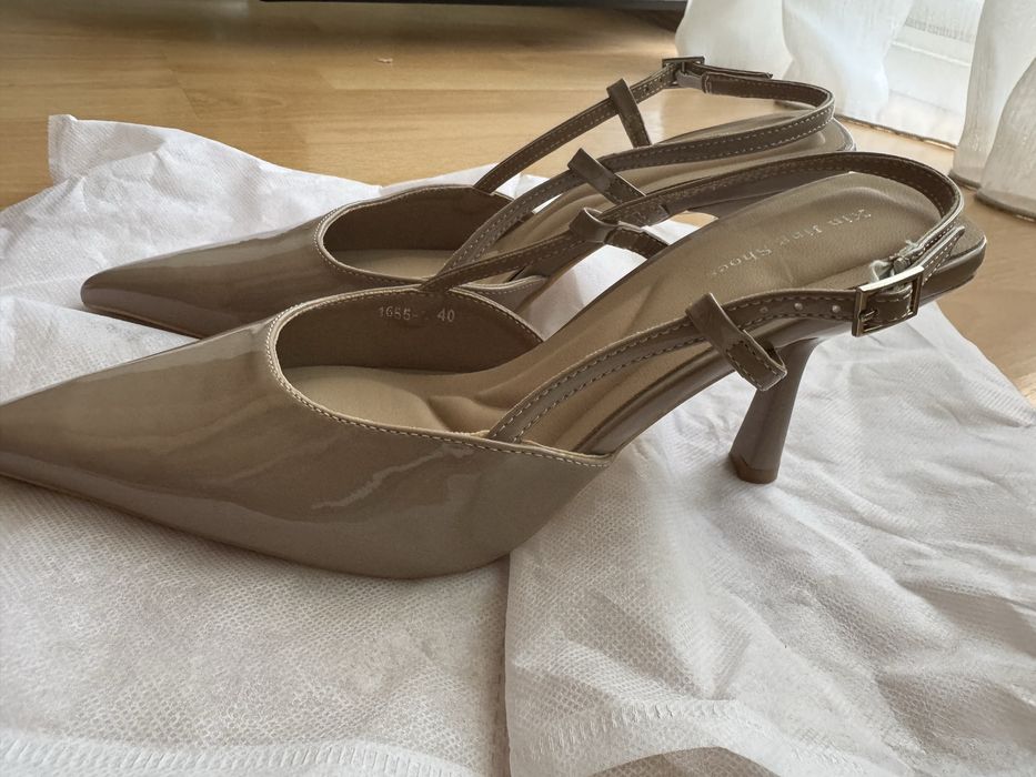 Елегантни обувки тип slingback – бежов цвят