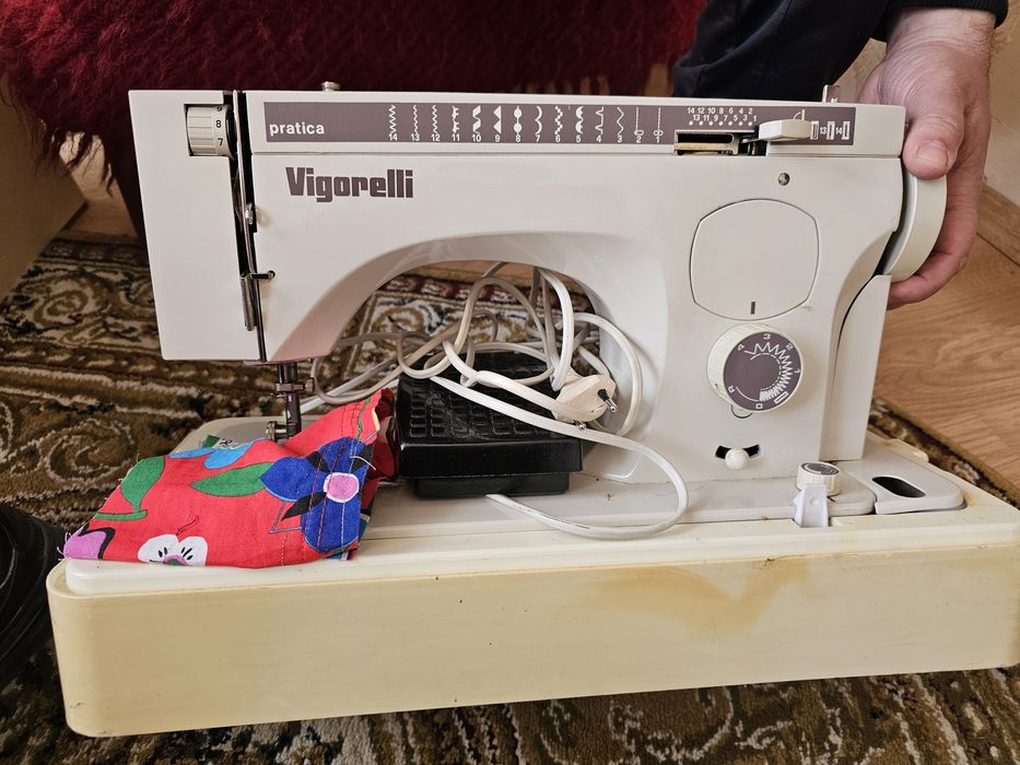 Mașină de cusut Vigorelli Practica – funcțională, foarte puțin folosit