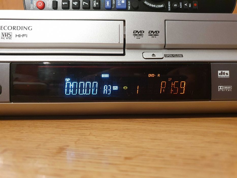 Panasonic DMR-ES30V VHS-DVD recorder