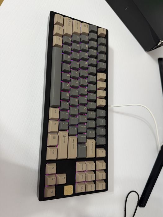 Vând tastatură mecanică Weikav Lucky80 și microfon Fifine AM8 (separat sau pachet)