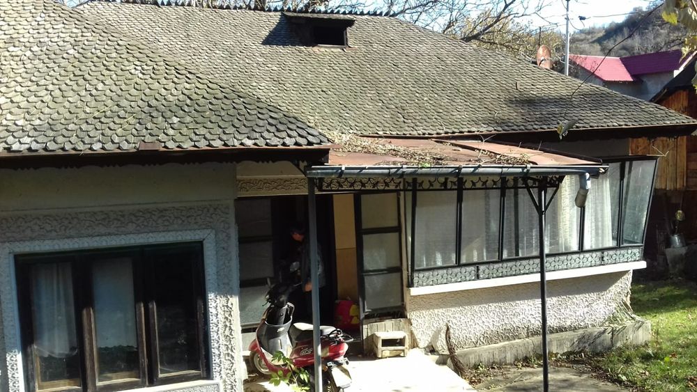 Vand casa batranessca cu teren 1000mp