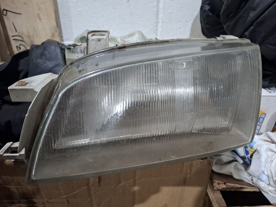 Передние фары Карина е