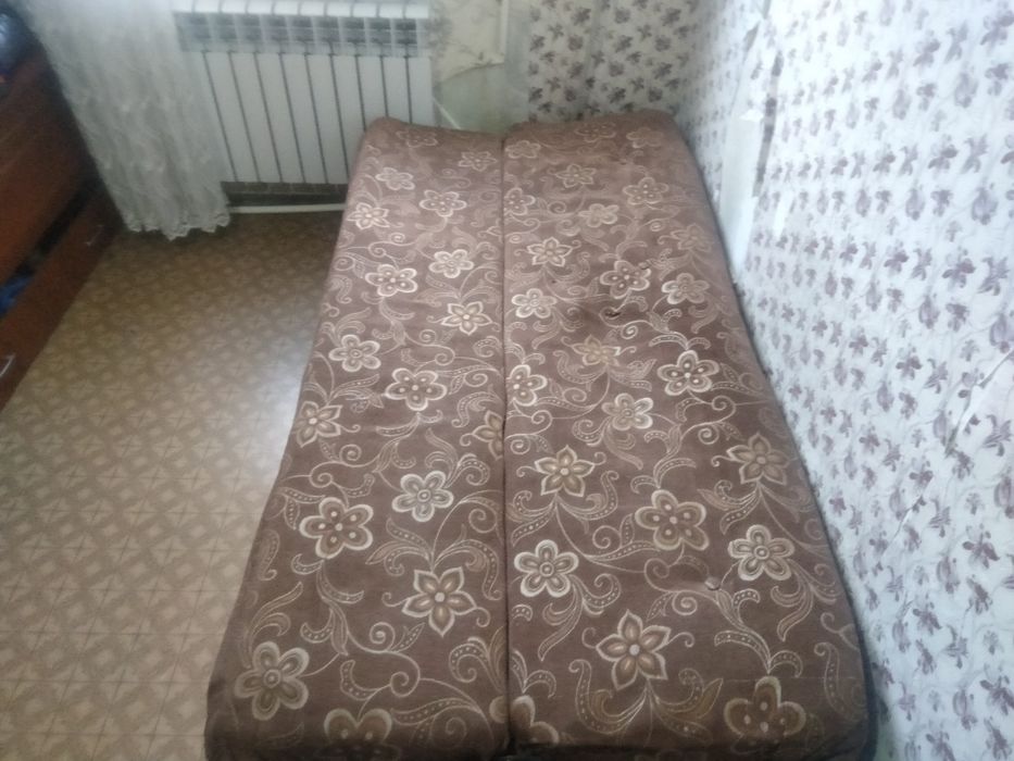 Диван жартылай жиналады