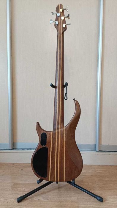 Peavey Cirrus 5 string