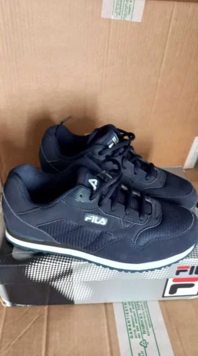 Fila нови оригинални  маратонки - размер 39,5