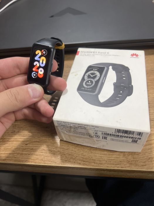 Huawei band 6 срочно продается