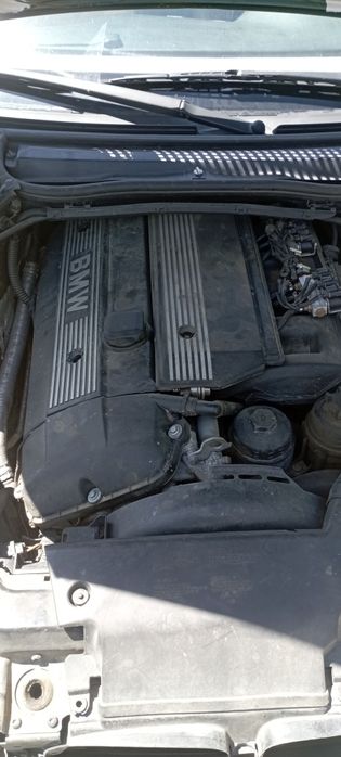 Vând schimb bmwe46-2.5i benzina și gpl