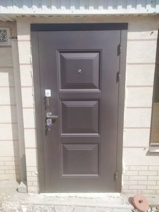 Установка входных дверей