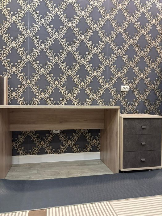 Продам стол с тумбой