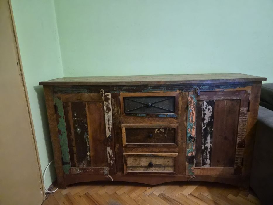 Шкафове от масив