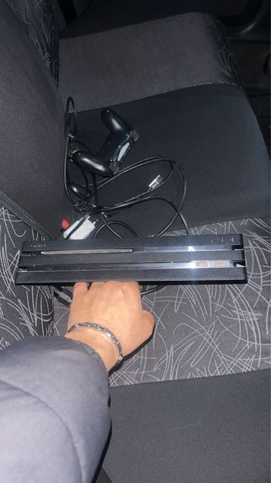 VÂND PS4 PRO + 3 jocuri incluse!