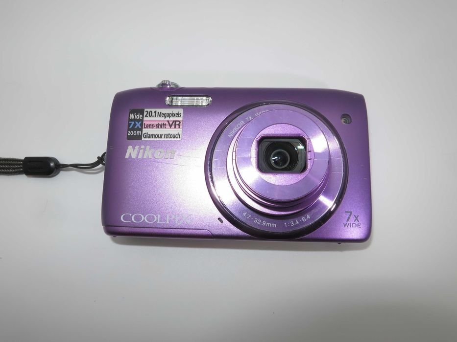 Nikon Coolpix S3500 ултра компактен фотоапарат в страхотен лилав цвят, 20MP цифрова камера 7х оптичен зум, напълно тествана и работи отлично