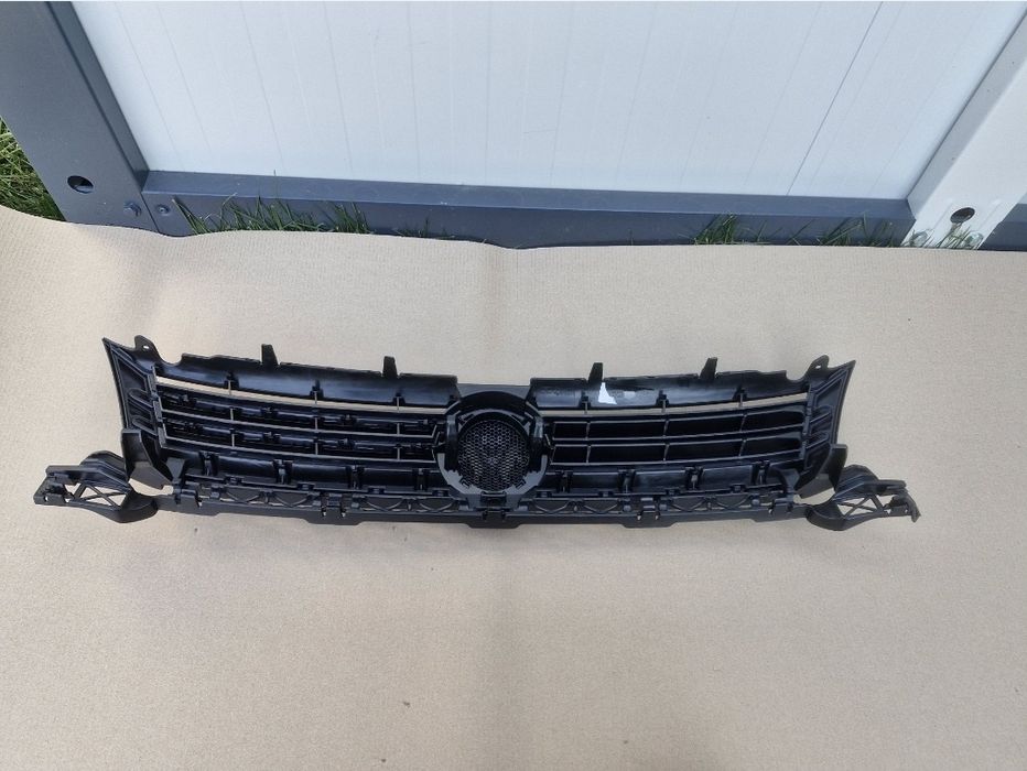 Grila centrala Vw Touran Caddy 2010-2015 HIGHLINE NOUA